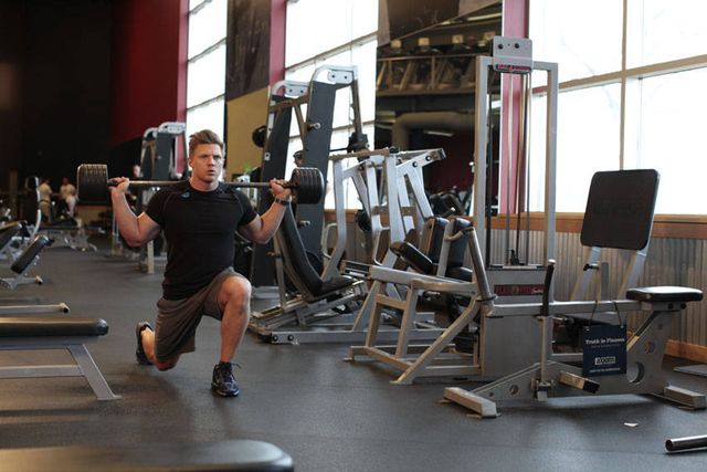 Barbell Walking Lunge: finishing position