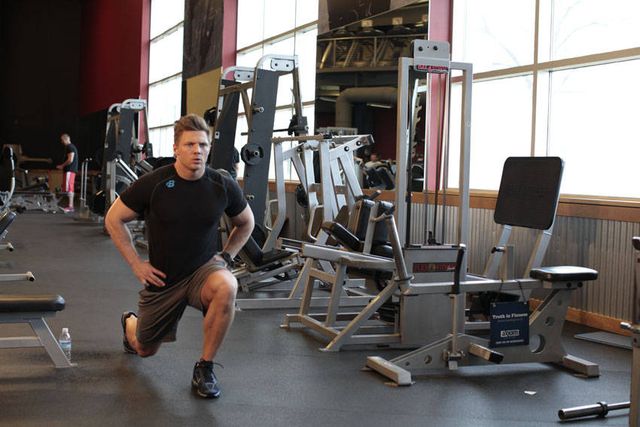 Bodyweight Walking Lunge: finishing position