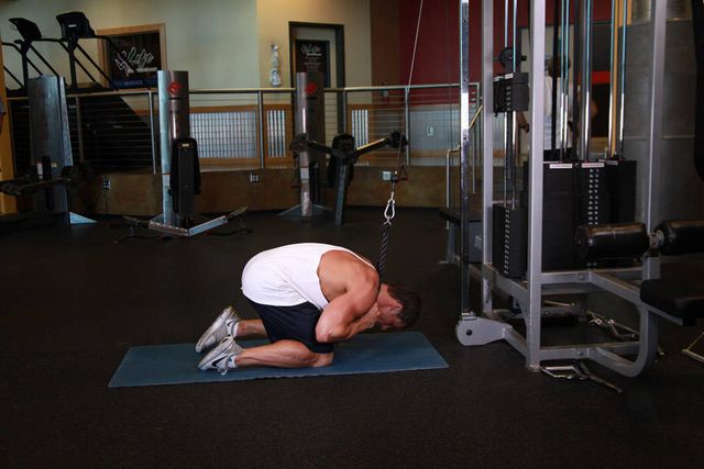 Cable Crunch: finishing position