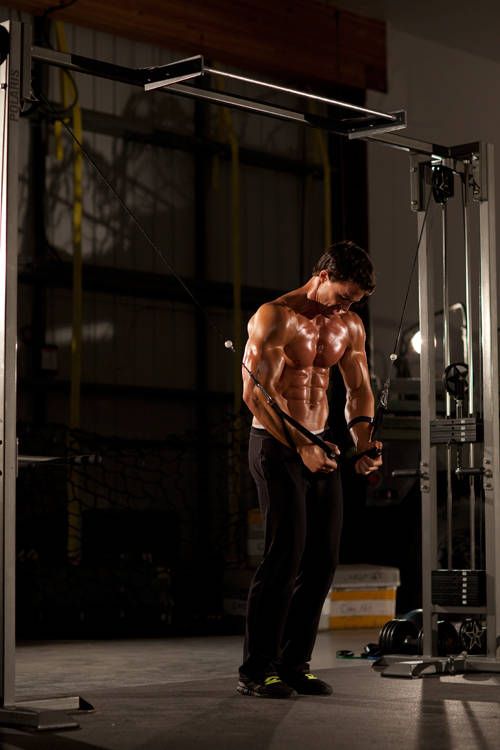 Cable Iron Cross: finishing position