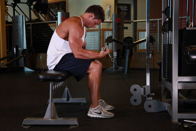 Cable Wrist Curl: finishing position