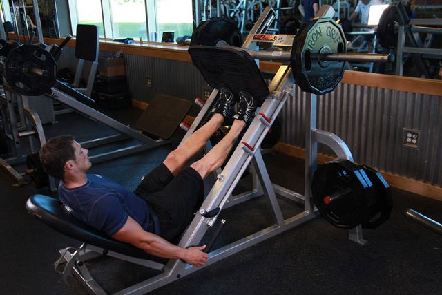 Calf Press On The Leg Press Machine: finishing position