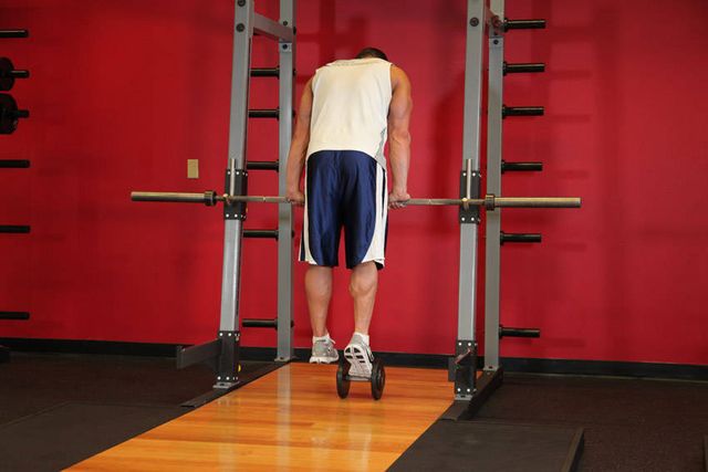 Calf Raise On A Dumbbell: finishing position