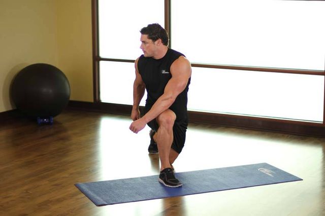 Crossover Reverse Lunge: finishing position