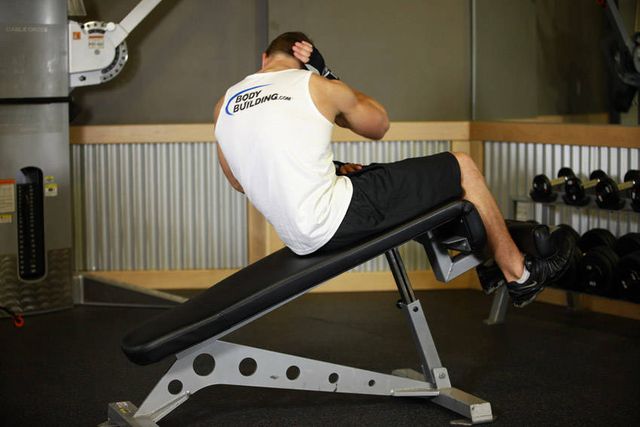 Decline Oblique Crunch: finishing position