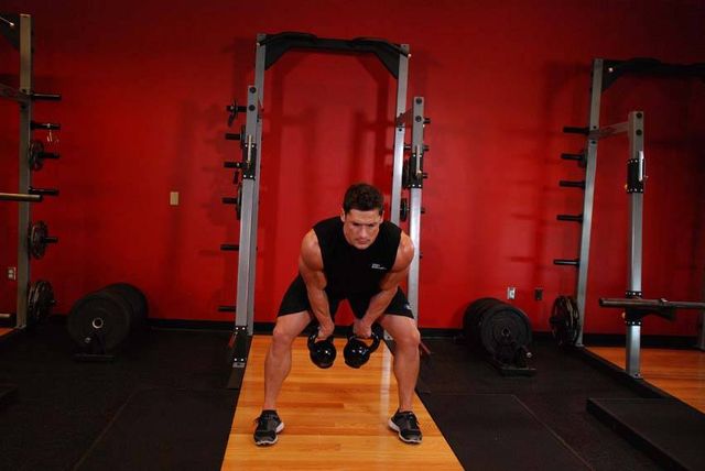Double Kettlebell Snatch: finishing position