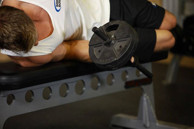 Dumbbell Lying Pronation: finishing position