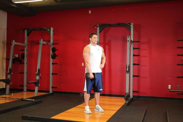 Dumbbell One-Arm Upright Row: finishing position