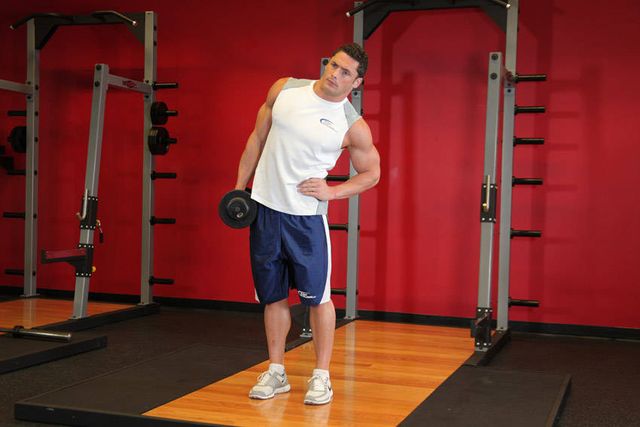 Dumbbell Side Bend: finishing position