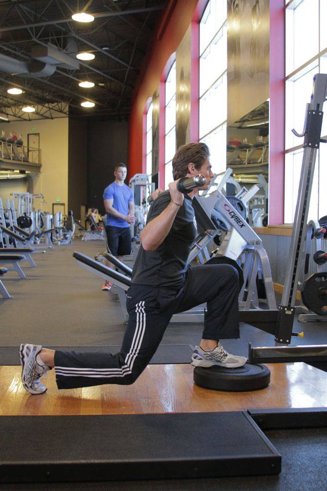 Elevated Back Lunge: finishing position