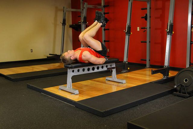 Flat Bench Leg Pull-In: starting position