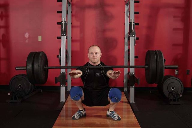 Frankenstein Squat: finishing position
