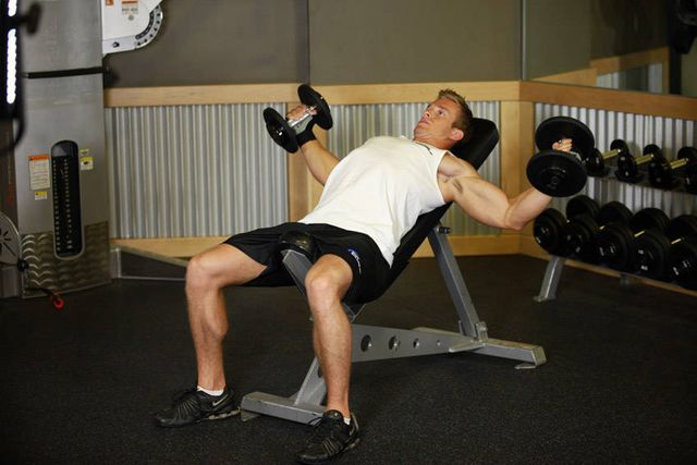 Incline Dumbbell Flyes: finishing position