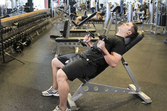 Incline Hammer Curls: finishing position