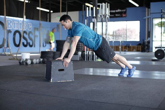 Incline Push-Up: finishing position