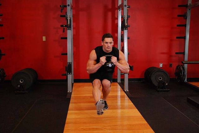 Kettlebell Pistol Squat: finishing position