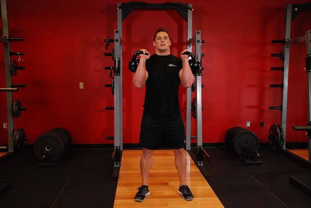 Kettlebell Thruster: starting position