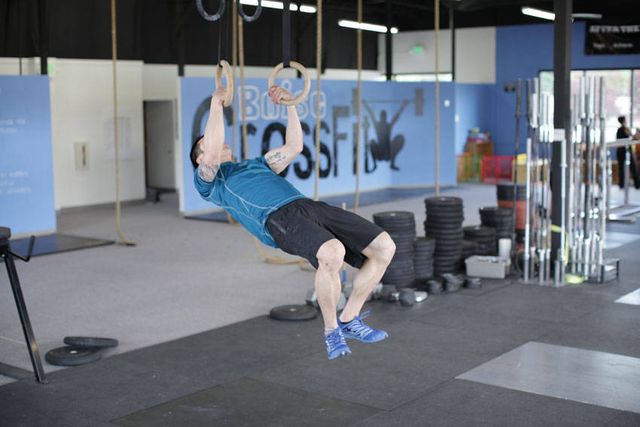 Kipping Muscle Up: finishing position
