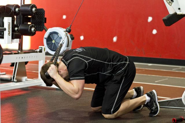 Kneeling Cable Crunch With Alternating Oblique Twists: finishing position