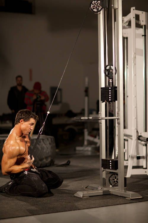Kneeling Single-Arm High Pulley Row: finishing position