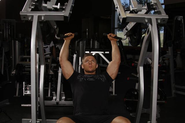Leverage Shoulder Press: finishing position