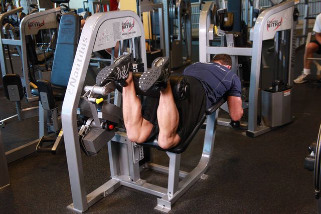 Lying Leg Curls: finishing position