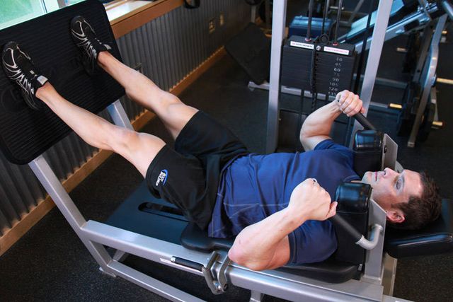 Lying Machine Squat: finishing position