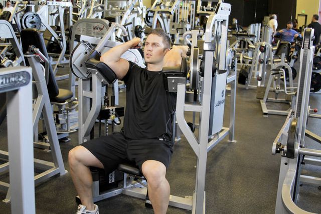 Machine Bicep Curl: finishing position