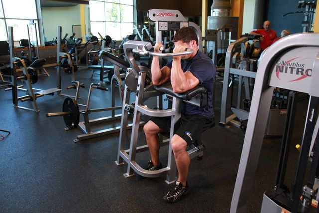 Machine Preacher Curls: finishing position