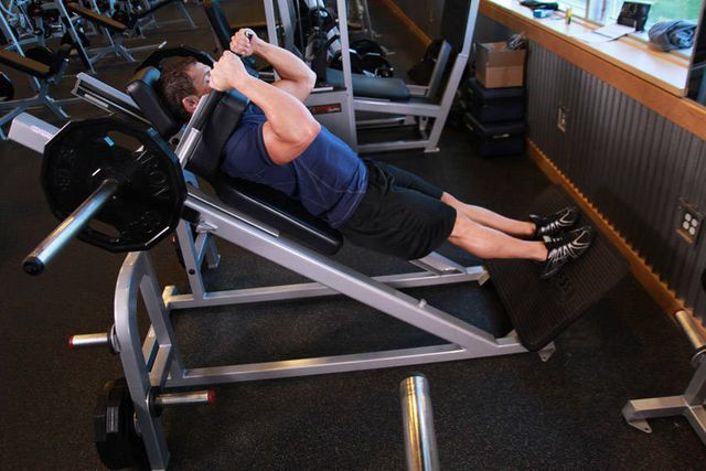 Narrow Stance Hack Squats: finishing position