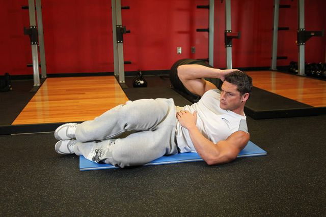 Oblique Crunches - On The Floor: finishing position