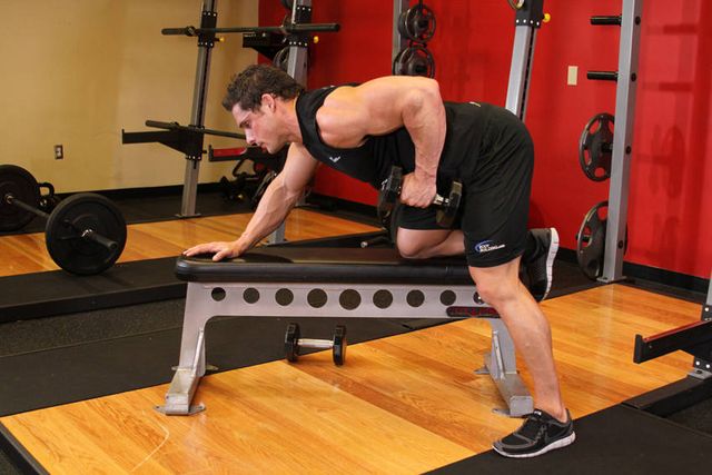 One-Arm Dumbbell Row: finishing position