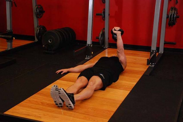One-Arm Kettlebell Floor Press: finishing position