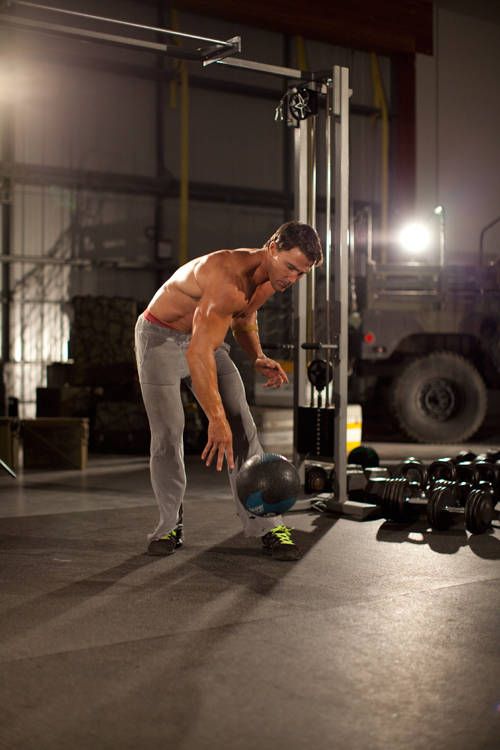 One-Arm Medicine Ball Slam: finishing position