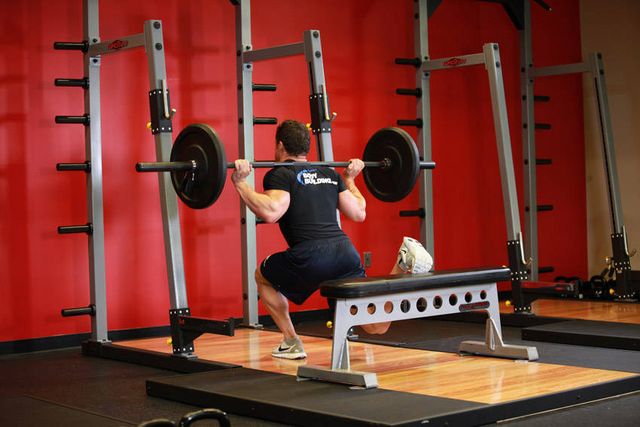 One Leg Barbell Squat: finishing position