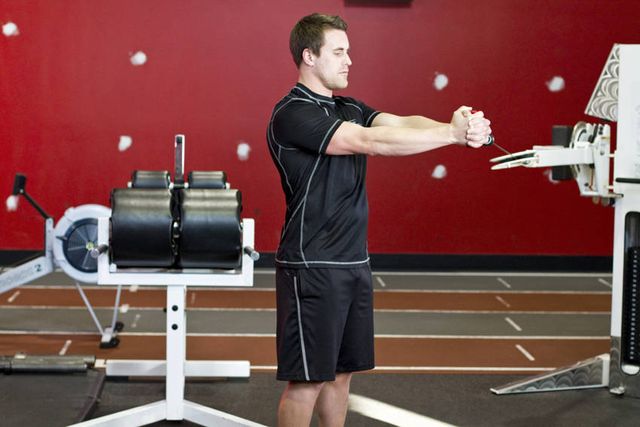 Pallof Press With Rotation: finishing position