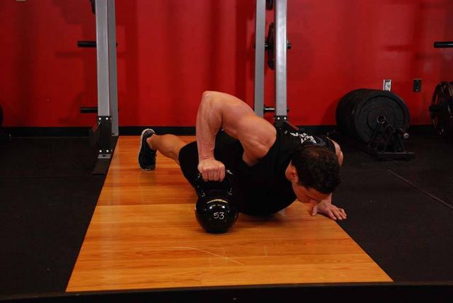 Plyo Kettlebell Pushups: finishing position