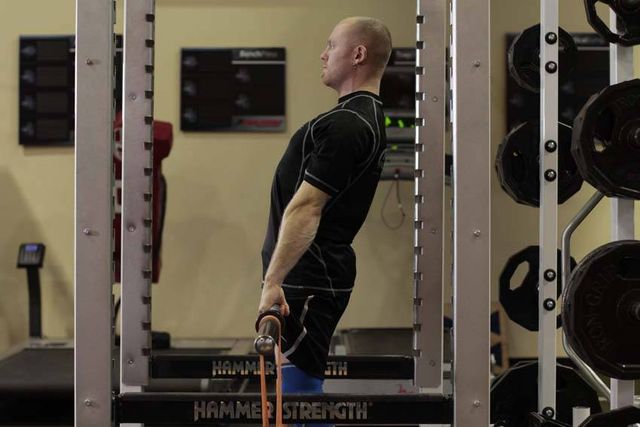 Rack Pull with Bands: finishing position