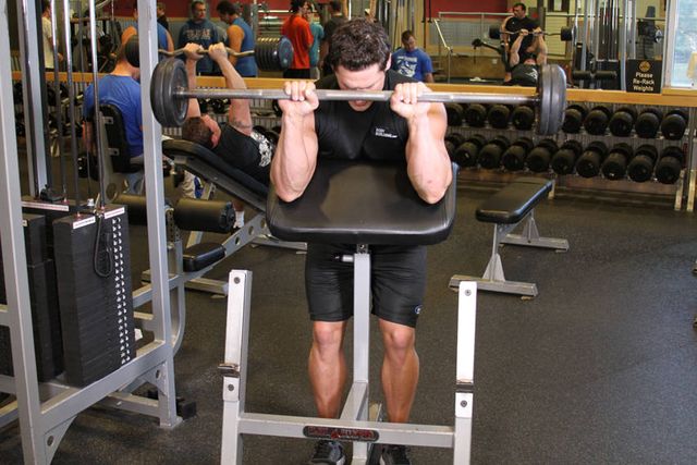 Reverse Barbell Preacher Curls: finishing position