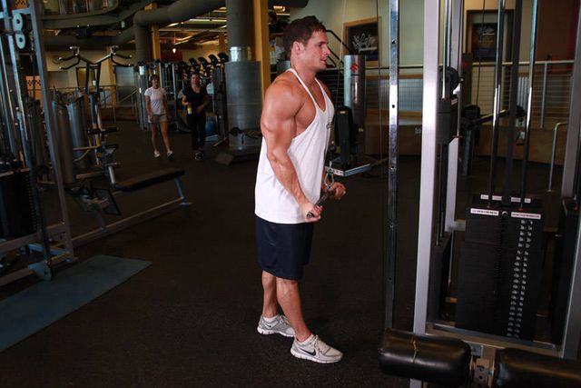 Reverse Grip Triceps Pushdown: finishing position