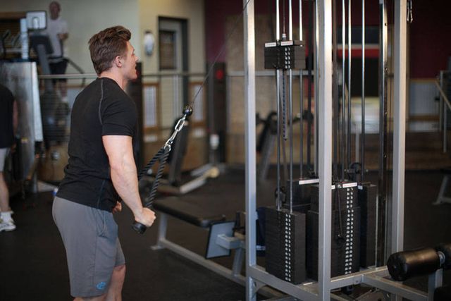 Rope Straight-Arm Pulldown: finishing position