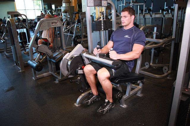 Seated Leg Curl: finishing position