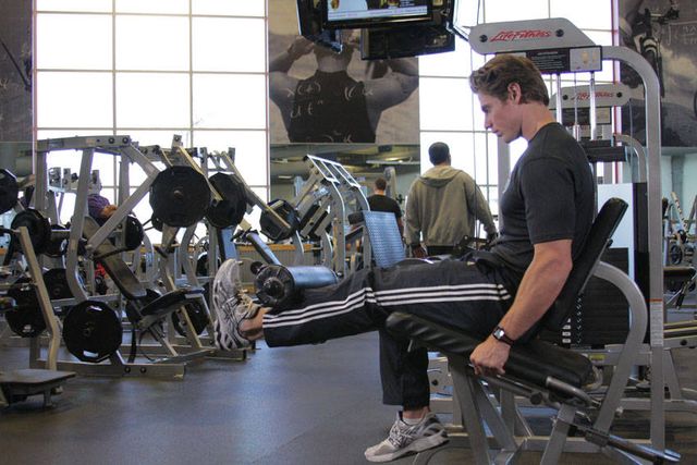 Single-Leg Leg Extension: finishing position