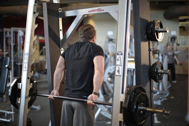 Smith Machine Behind the Back Shrug: finishing position