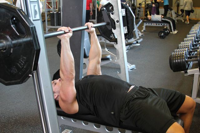 Smith Machine Close-Grip Bench Press: finishing position