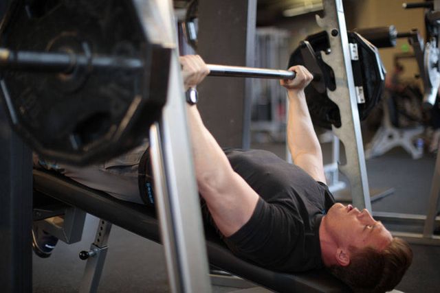 Smith Machine Decline Press: finishing position
