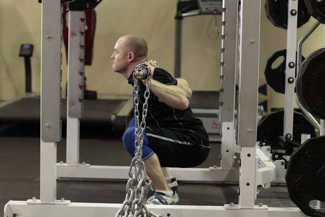 Squat with Chains: finishing position
