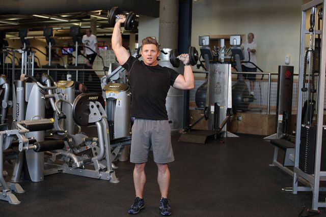 Standing Alternating Dumbbell Press: finishing position