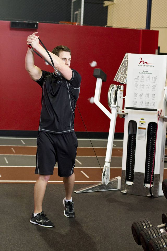 Standing Cable Lift: finishing position