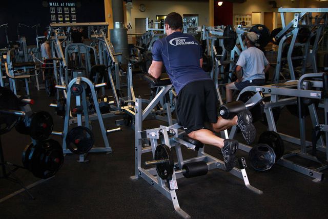 Standing Leg Curl: finishing position